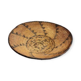 Geometric Native American Pima Basket: A very nice example of an early 20th century Pima basket. Nice size measures just over 13 inches in width x approx 4.5 inches tall. Some minor edge wear.