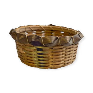 Rare Miniature Ho-Chunk/Winnebago Basket: Measuring approx 2 3/4 inches in diameter by 1 1/4 inches tall.