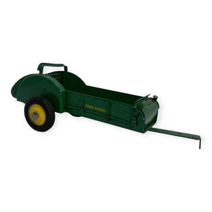 Ertl John Deere Short-Handle Manure Spreader: Measures approx 11 inches in length