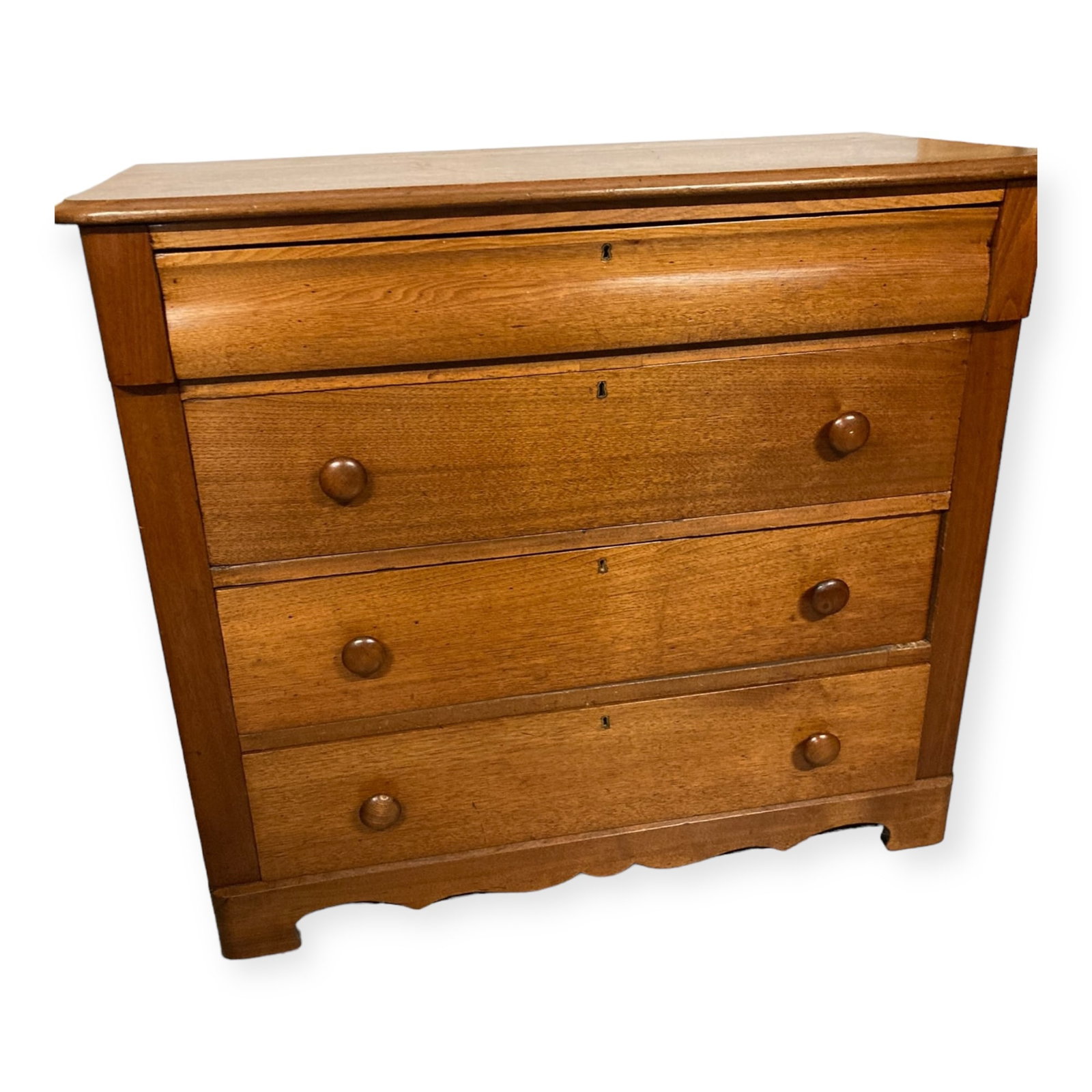 Antique Victorian Walnut 4 Drawer Dresser: Good clean walnut 19th century dresser. Excellent condition. Ready to put in the house