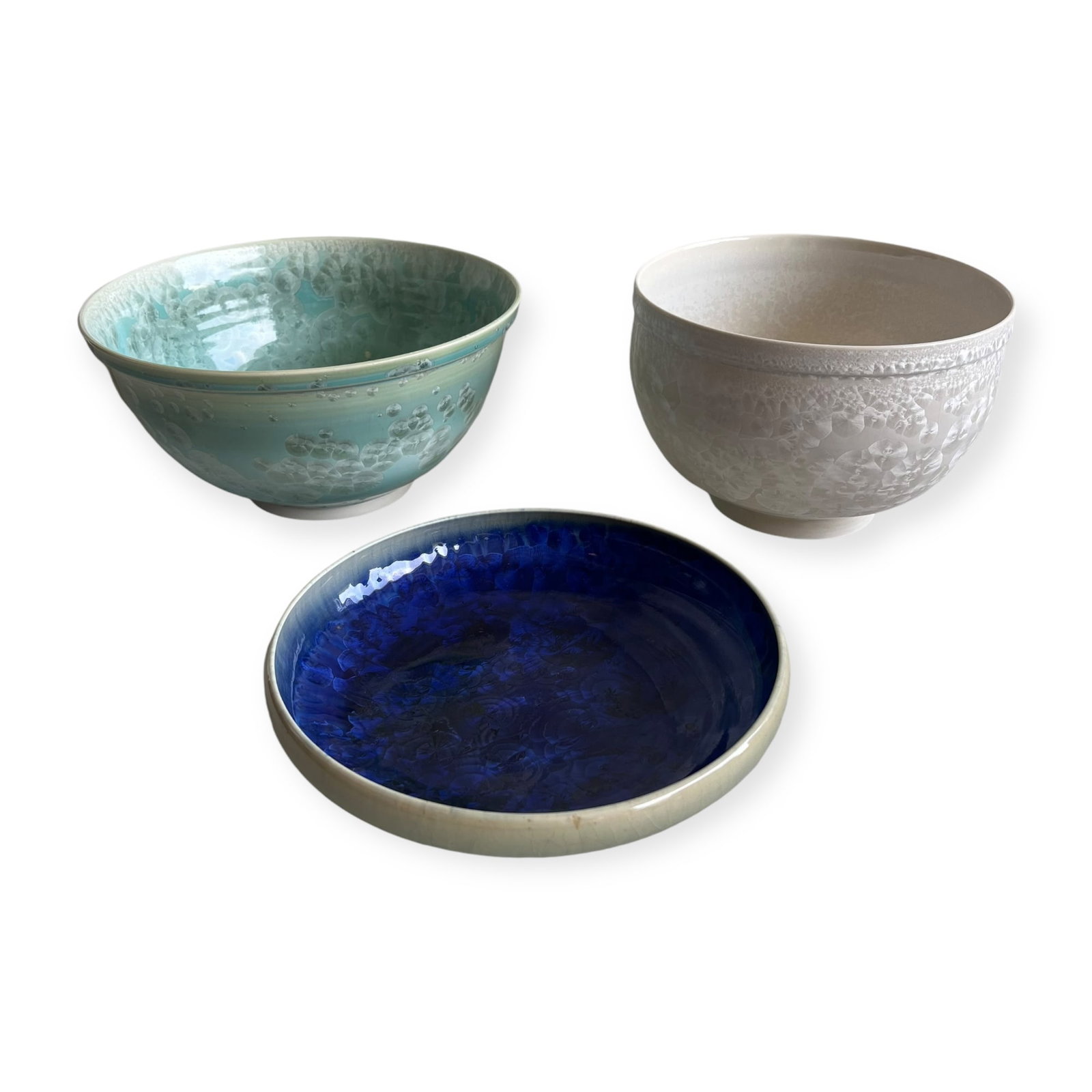 Group of 3 Signed Dale Donovan Pottery Pieces: 20th century, measuring approx 7.5 inches in diameter x 2 inches tall. Good deep blue color. The white bowl measuring 7 1/4 x 4 3/4 inches tall. The green bowl measuring 8 3/4 inches x 4.5 inches tall