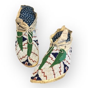 Superb Sioux Adult Native American Moccasins