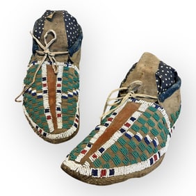 Excellent Cheyenne Beaded Adult Moccasins