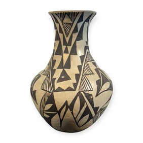 Excellent Black on White Acoma Pottery Vase