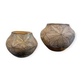 Pair of Sky City, New Mexico Acoma Pueblo Pottery Ollas