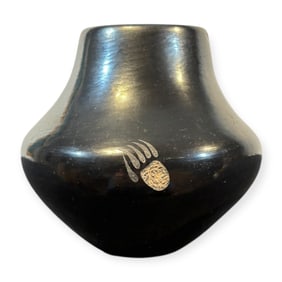 Rare Sgraffito San Ildefonso Vase (Kathy "Wan Povi" Sanchez, 1950 - )