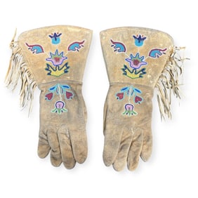 Santee Sioux Women's Gauntlets