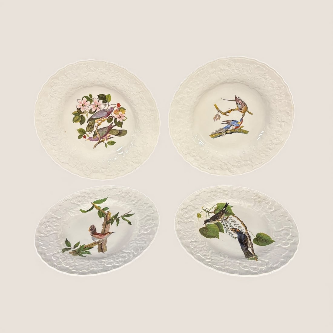 Alfred Meakin Birds Of America Plates: 2 11 inch and 2 9 inch Birds Of America china plates. All good