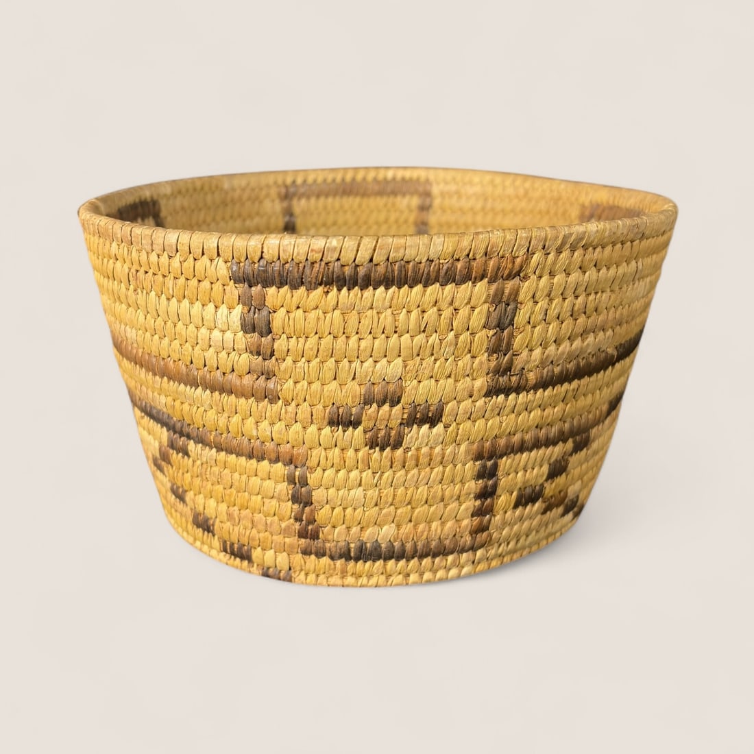 Superb Popago (Tohono O'odham) Basket: Measuring approx 7 x 4 inches