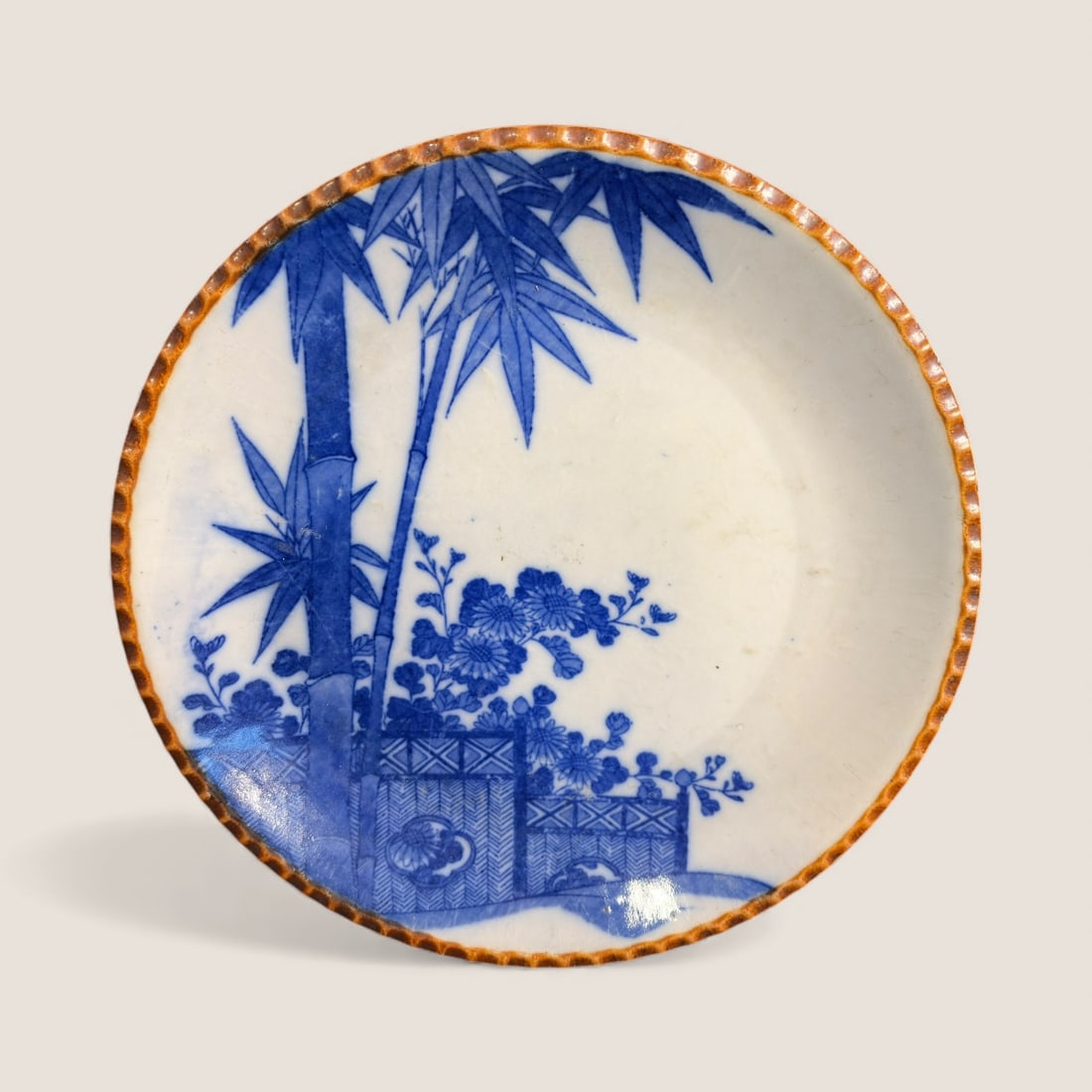 Imari Japanese 9 1/2 Inch Plate: A 9 1/2 inch Japanese Imari plate. Excellent Ziebarth's is pleased to offer in-house shipping on all items purchased in our auctions. You can arrange for in-house shipping through Ziebarth's after the