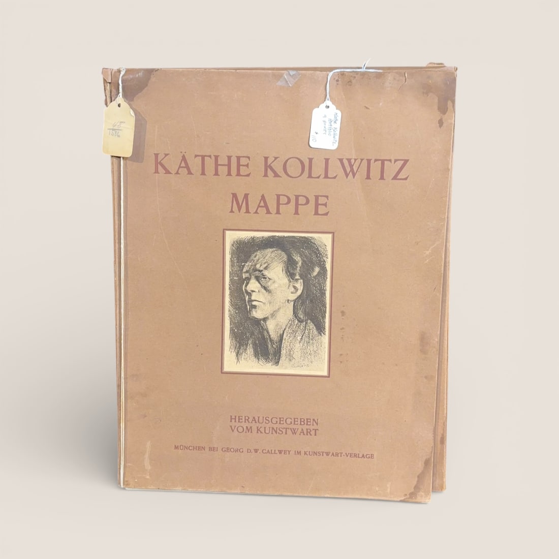 Kathe Kopliwitz Mappe Album Of Photos: Album of photos, " Kathe Kollwitz Mappe " Ziebarth's is pleased to offer in-house shipping on all items purchased in our auctions. You can arrange for in-house shipping through Ziebarth's after the au