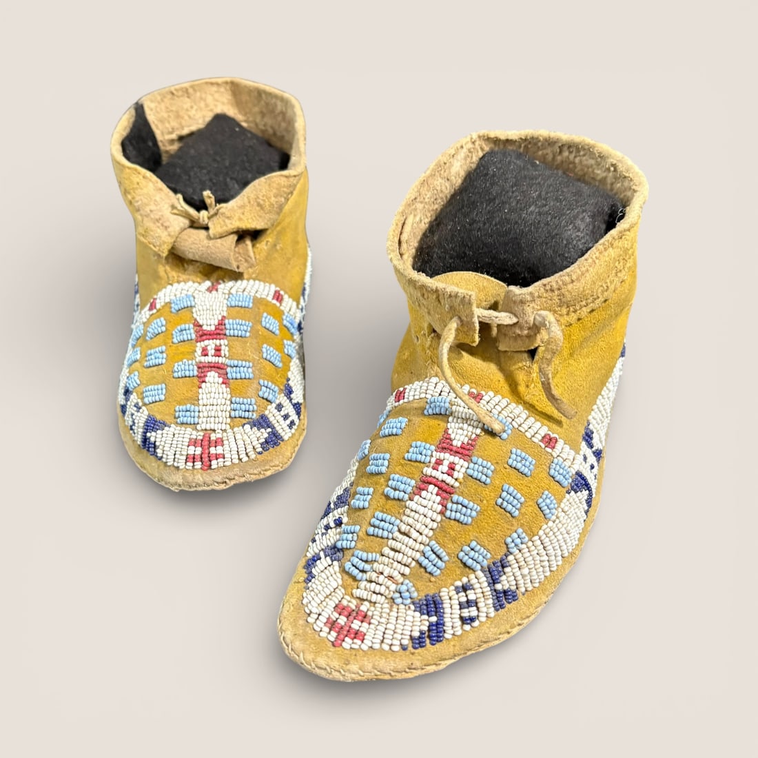 Superb Cheyenne Child's Moccasins (1 of 2)