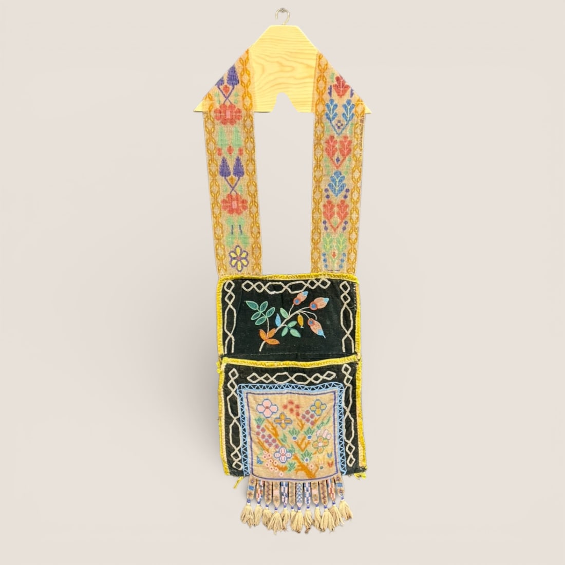 Superb! Early Great Lakes Bandolier Bag (1 of 2)