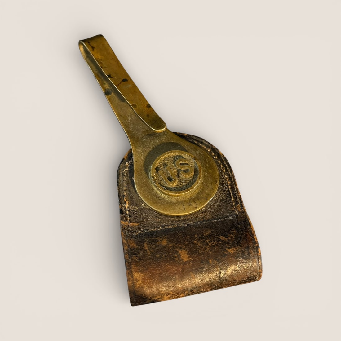 Civil War Era Sword Frog: Good civil war era sword frog. Complete and original To bid with us directly, please visit Ziebarths.com (18% buyers premium). We offer affordable, in-house shipping on all lots in the auction. If you