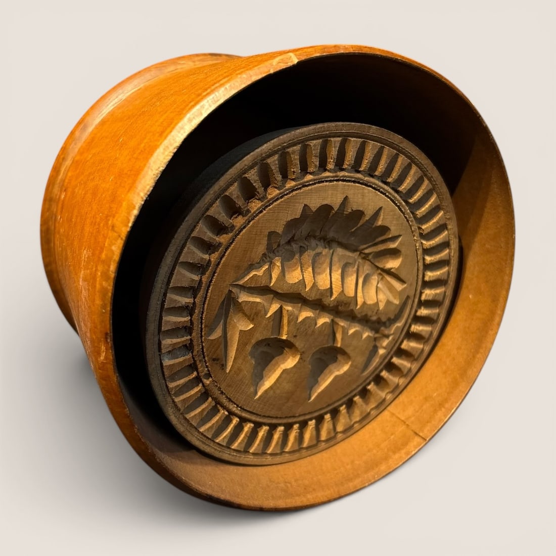 1800's Wood Butter Mold, Leaf And Acorns (1 of 2)