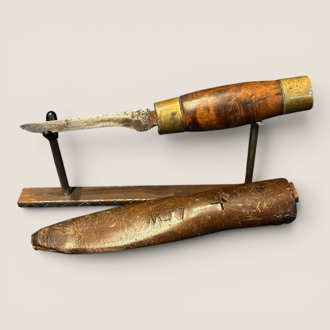 Excellent Burl Handled Knife & Sheath (1 of 1)