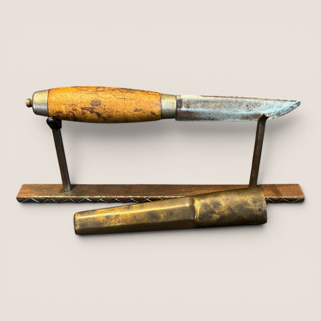 Burl Handled Knife With Metal Sheath: Measuring approx 8 inches in length.We provide in-house shipping on all items in the auction. Bid directly at Bid.Ziebarths.com for a lower buyers premium (18%).
