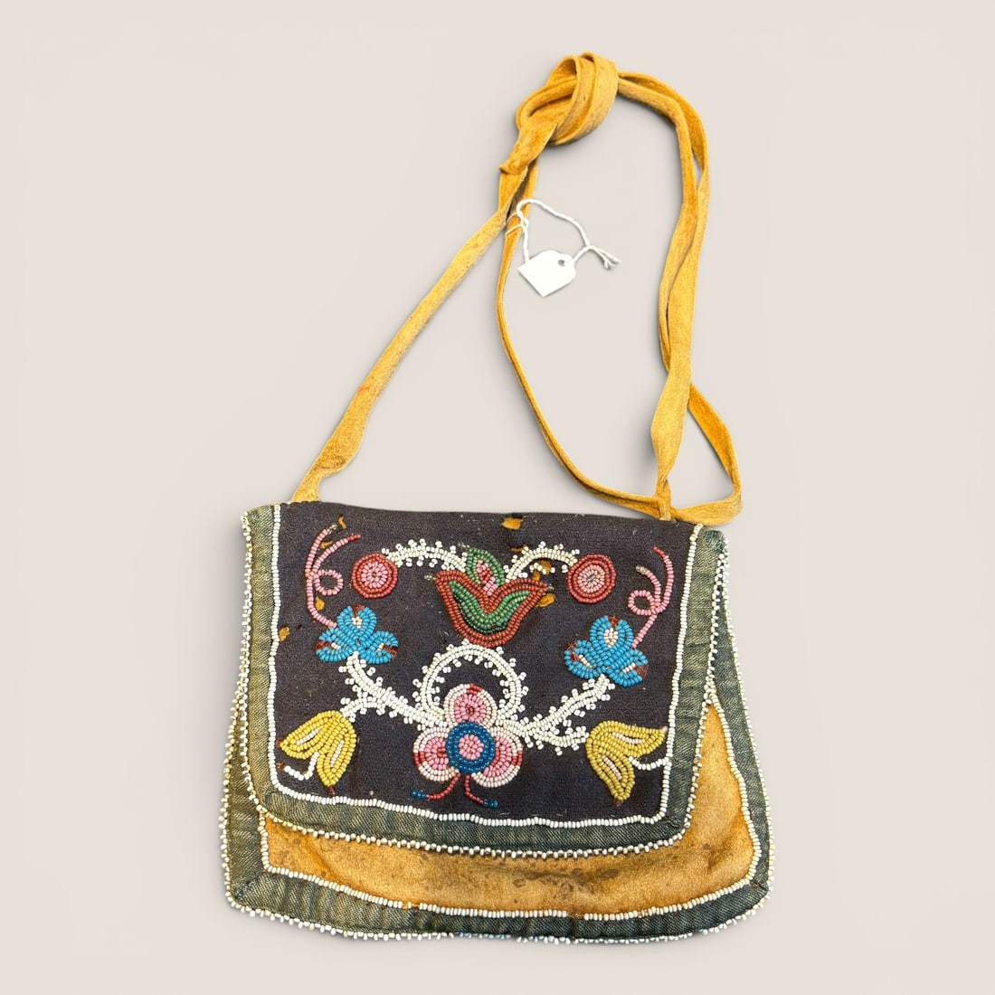 Eastern Great Lakes Beaded Drawstring Purse (1 of 2)