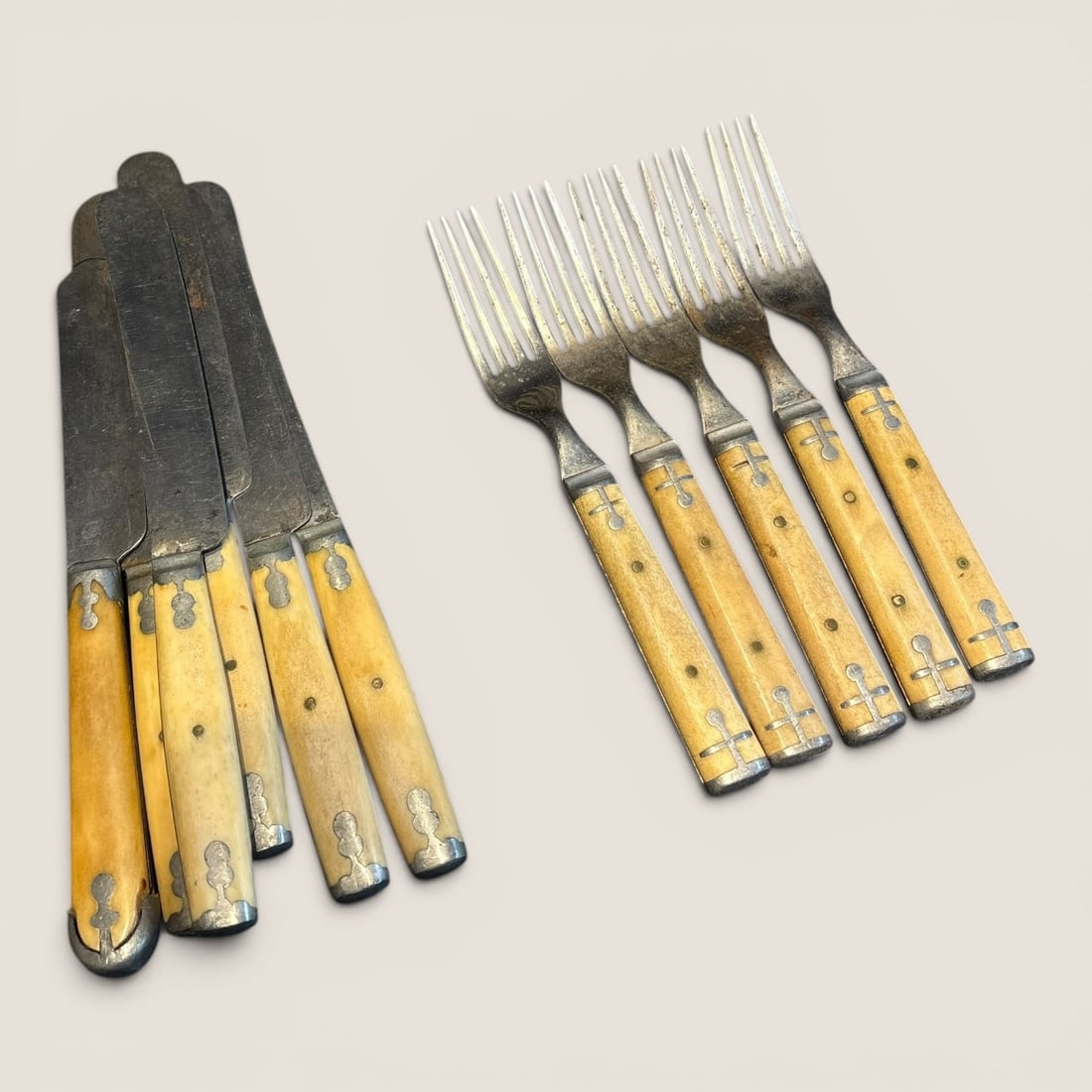 Set Of 6 19th Century Bone Handle Knives: 6 early bone handle knives wiuth inlay, 5 matching and 1 odd, all lin very nice original conditionWe provide in-house shipping on all items in the auction. Bid directly at Bid.Ziebarths.com for a lowe