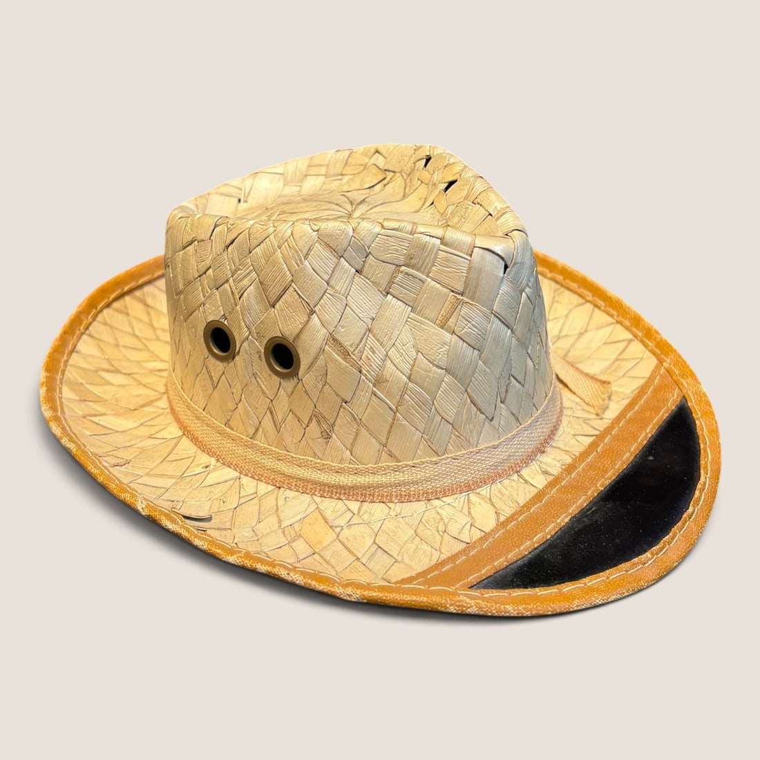 Vintage Salesman Sample Straw Hat With Visor: Cool vintage salesman sample straw hat with visor 7 inches at widest point of bill excellent original condition Bid directly at Bid.Ziebarths.com for a lower buyers premium (18%). We offer in-house sh