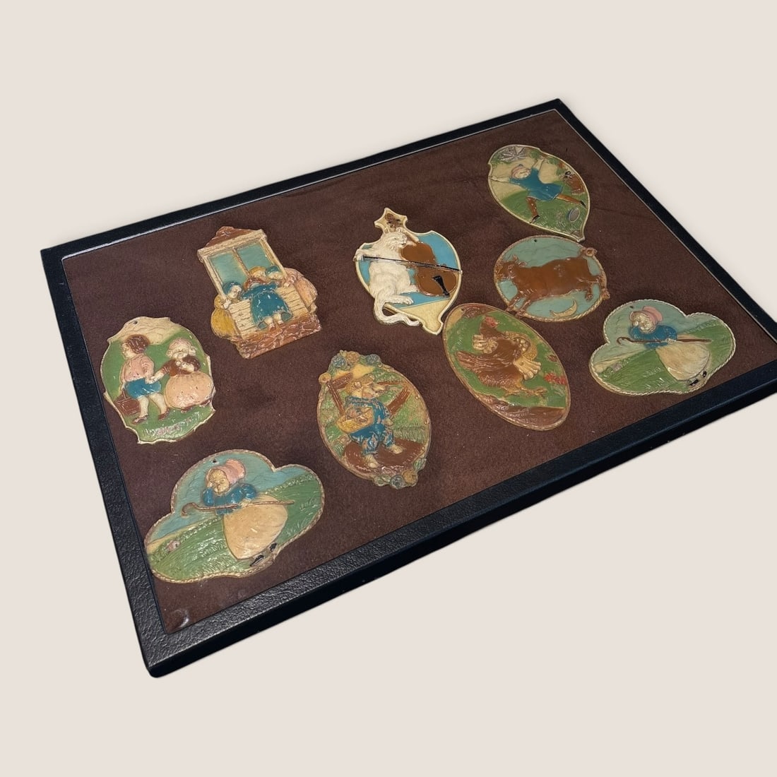 1940s Syroco Nursery Rhyme Plaques Including Hard To Find Cat And The Fiddle: Great set of 9 1940s Syroco plaques including the hard to find Cat and the Fiddle Bid directly at Bid.Ziebarths.com for a lower buyers premium (18%). We offer in-house shipping on all items.