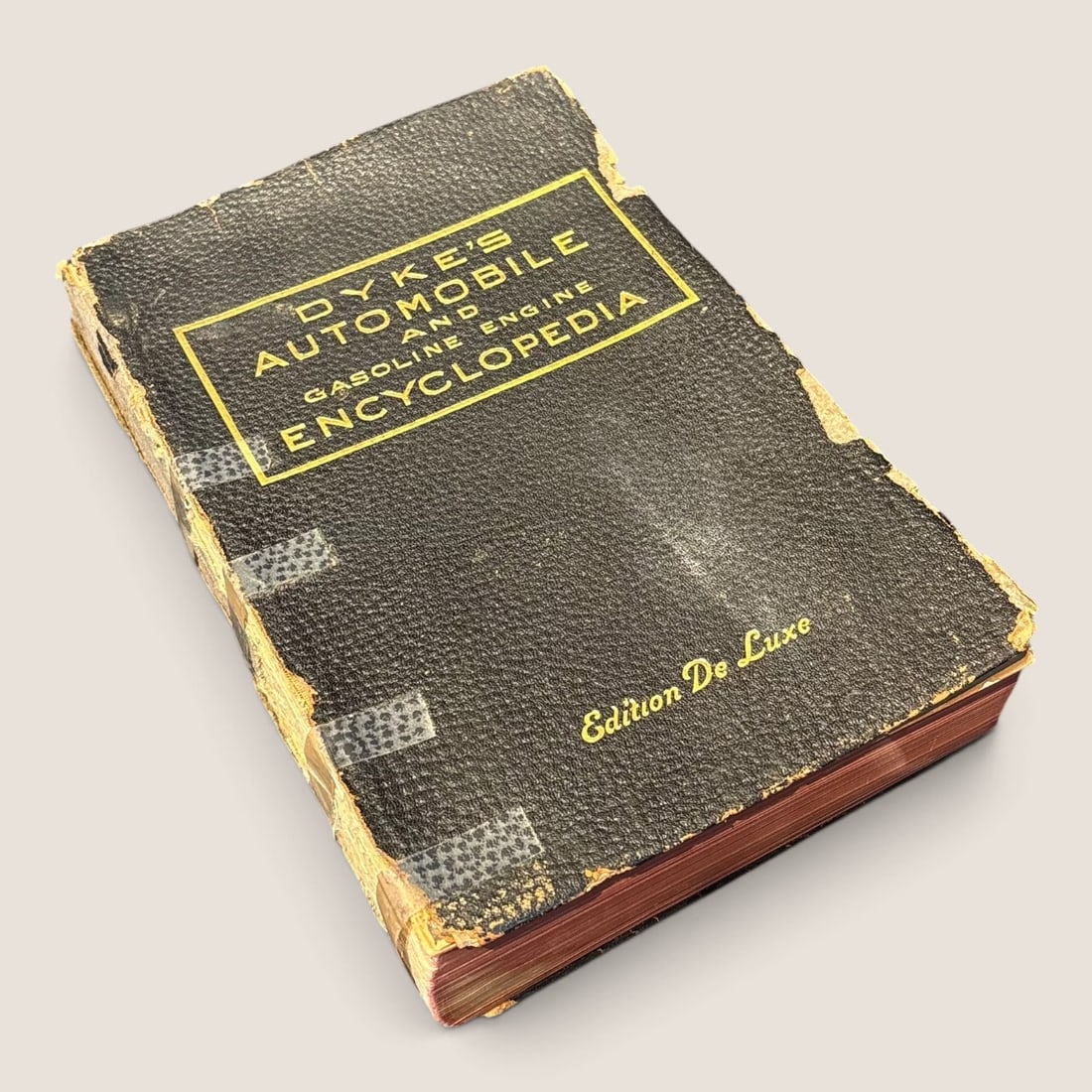 Antique Dyke's Automobile And Gasoline Engine Encyclopedia Twelfth Edition: Antique Dyke's Automobile and Gasoline Engine Encyclopedia Edition De Luxe 10 x 6 3/4 xz 2 thick book pages are all good outside cover bad rare Bid directly at Bid.Ziebarths.com for a lower buyers pre