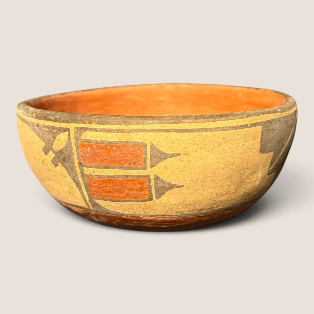 Santa Domingo Bowl: Small in size, but excellent condition. Measuring approx 5.5 x 2.5 inchesWe offer effecient & affordable in-house shipping on all items in this auction. Bid directly at Bid.Ziebarths.com for our