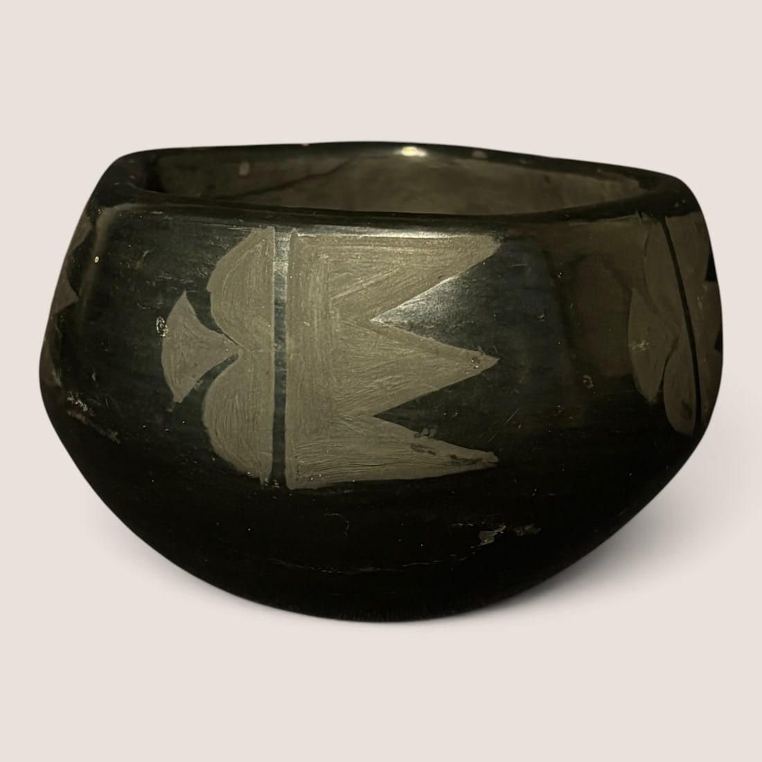 Hexagonal Santa Clara Bowl: Excellent condition, measuring approx 2.5 inches in diameter.We offer effecient & affordable in-house shipping on all items in this auction. Bid directly at Bid.Ziebarths.com for our lowest buyers