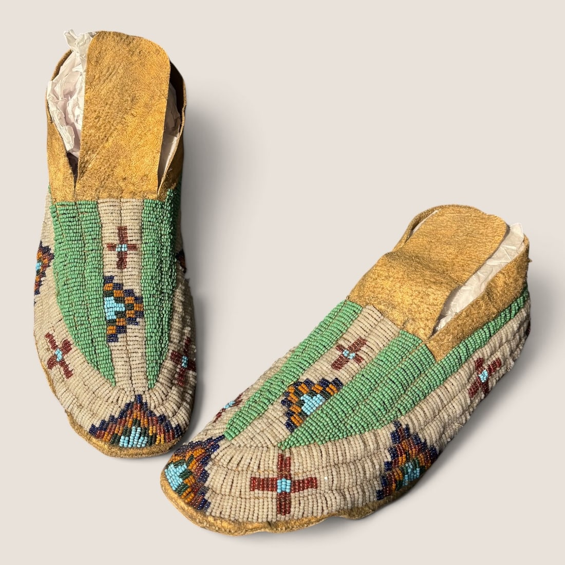 Excellent Native American (Plains) Moccasins (1 of 4)