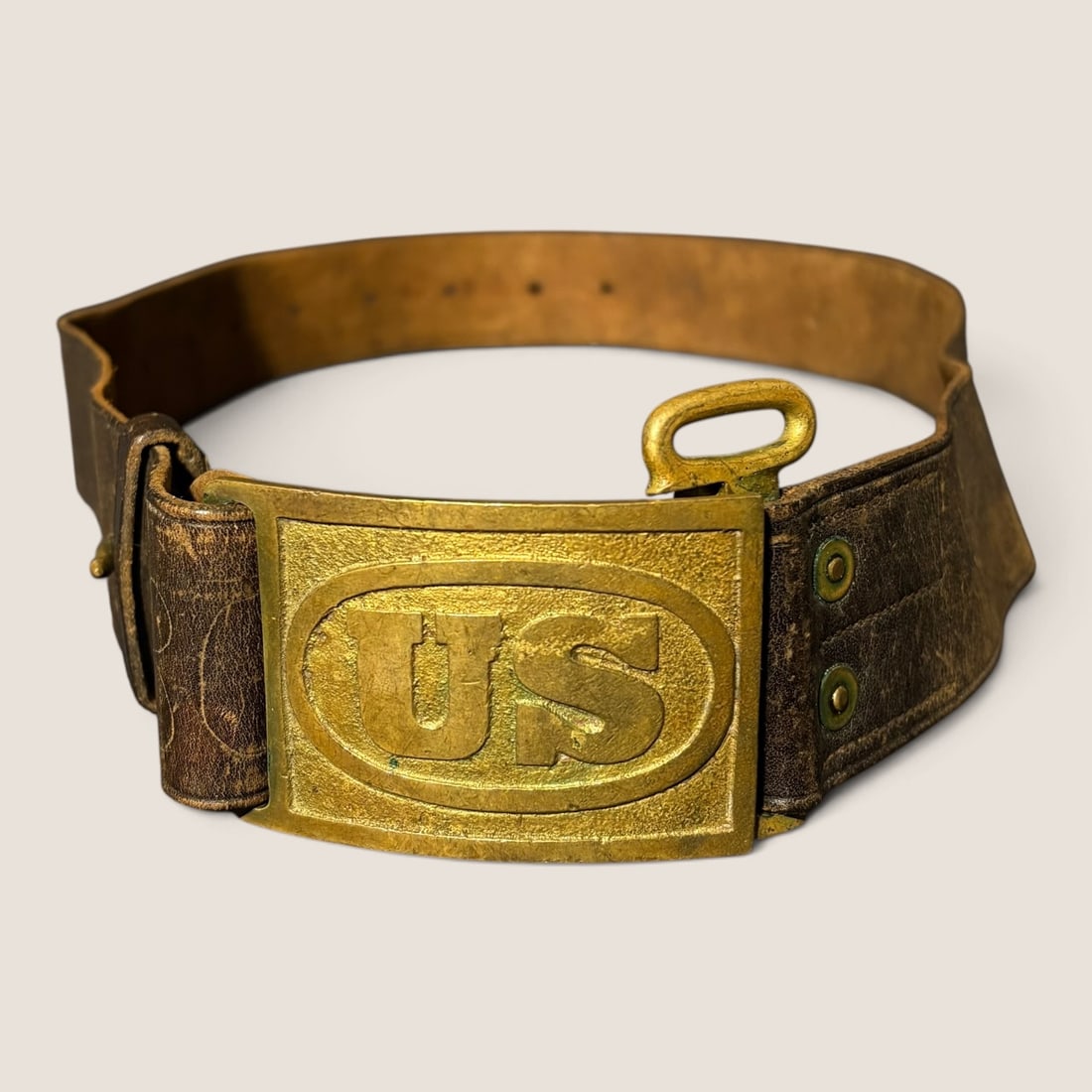 Civil War US Belt/Buckle - Model 1839 Arrow Back Buckle: Measures 42 inches overall. Good condition.We offer effecient & affordable in-house shipping on all items in this auction. Bid directly at Bid.Ziebarths.com for our lowest buyers premium (18%)!