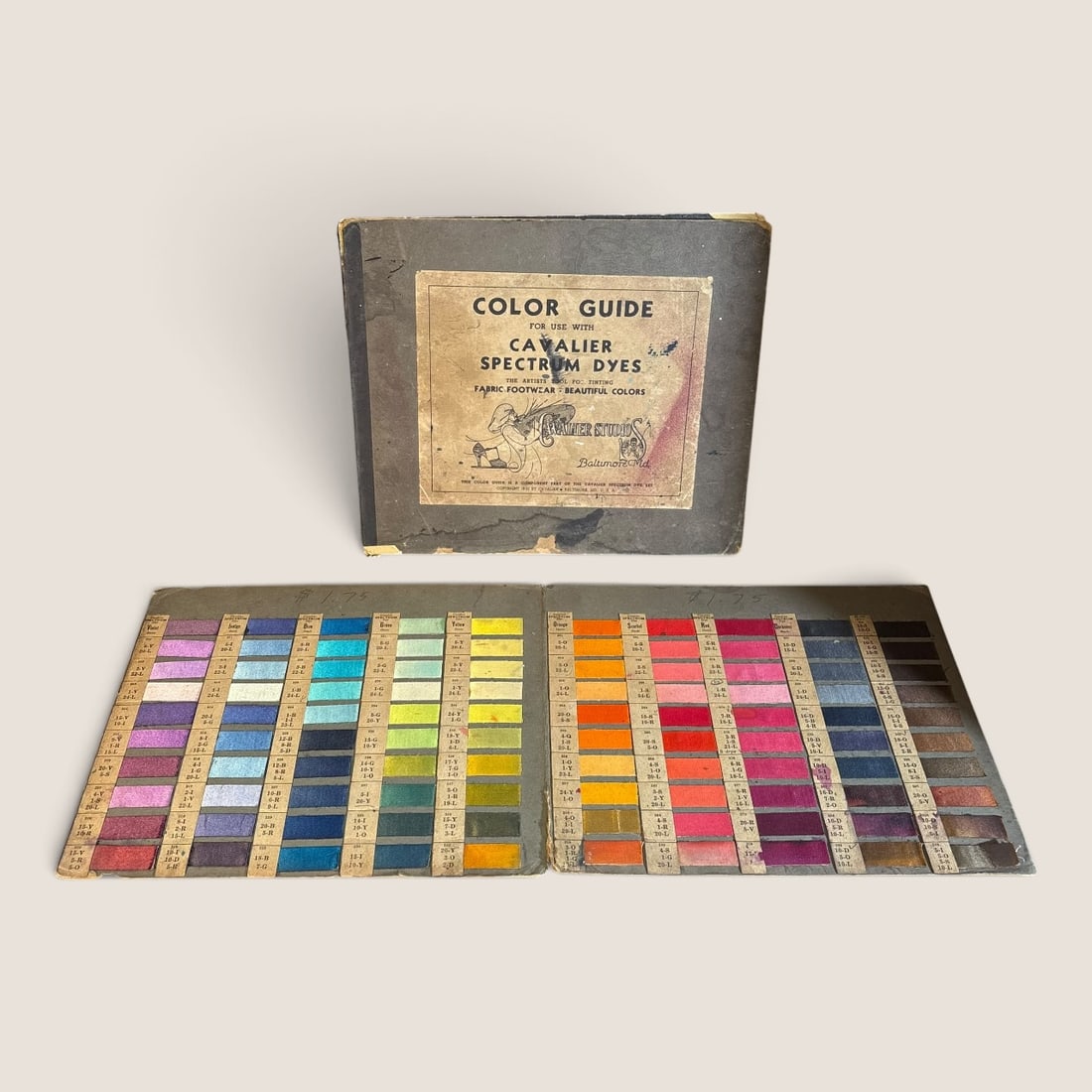 2 Antique Color Guides For Use With " Cavalier Spectrum Dyes ": 2 antique color guides for use with " Cavalier Spectrum Dyes ", each 10 1/2 x 8 1/2, outside covers worn but color charts inside are completeWe offer effecient & affordable in-house shipping on all