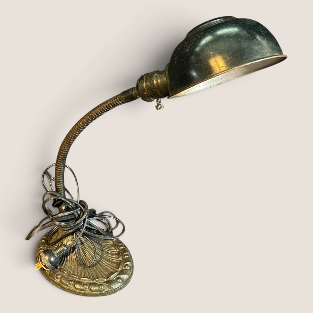 Antique Aladdin Mfg. Co. No 50 Desk lamp (1 of 2)