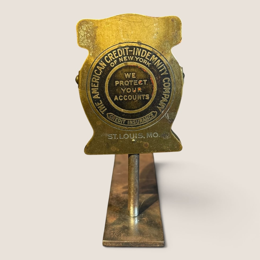 Antique Advertising Bill Clip "The American Credit -Indemnity Company ": Antique advertising bill clip : The American Indemnity Company " St. Louis Mo., 2 7/8 x 2 1/8We offer effecient & affordable in-house shipping on all items in this auction. Bid directly at