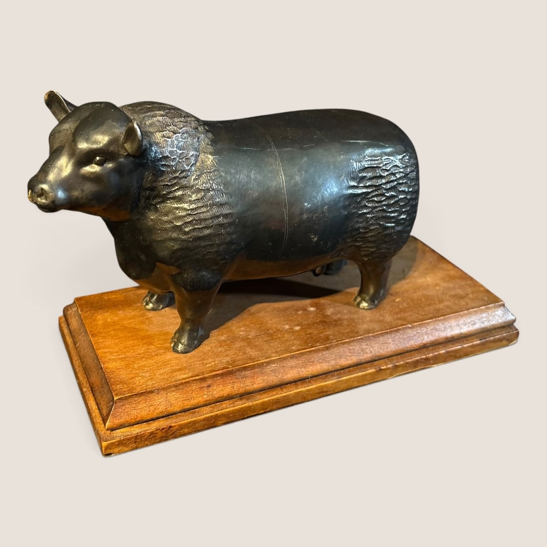 Vintage Full Body Metal Bull: Neat full body metal bull mounted on wood base, bull itself is 7 x 4 1/2 inches, very detailed, excellentWe offer effecient & affordable in-house shipping on all items in this auction. Bid directly