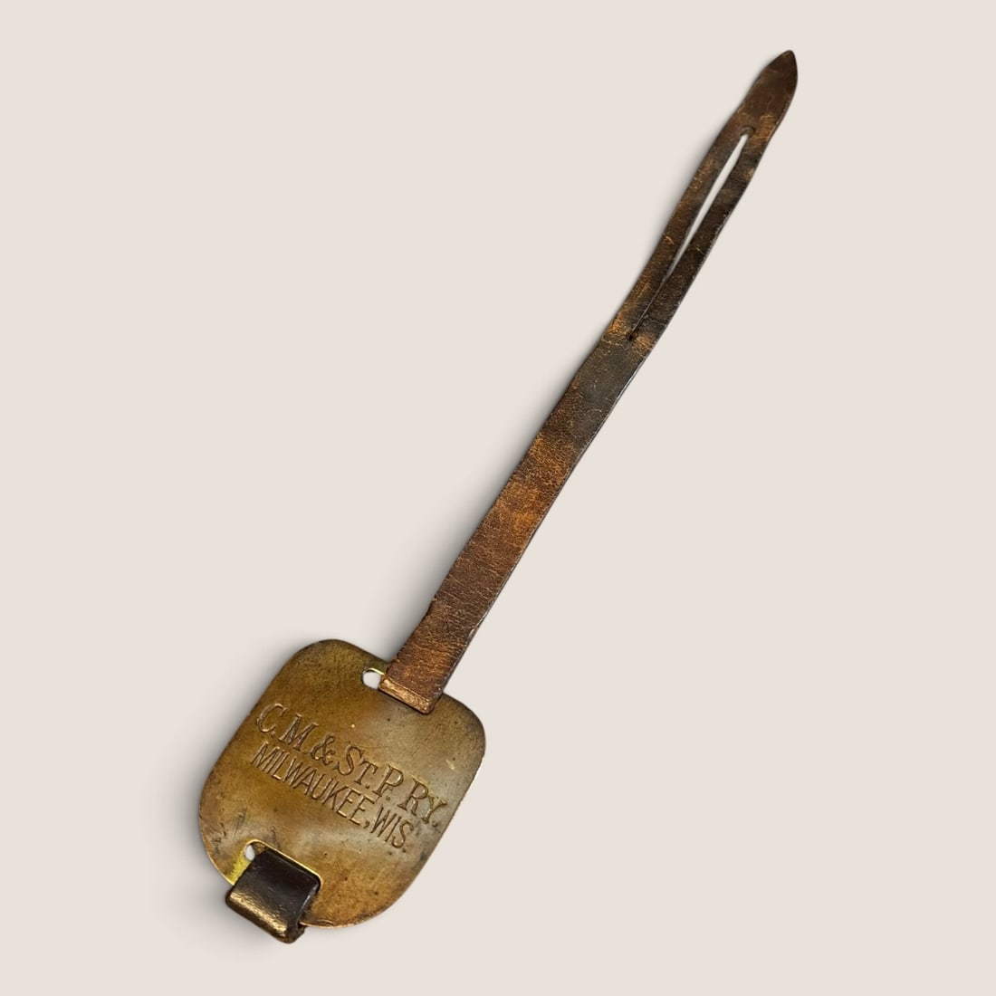 Antique Brass " C.M. & St. P. Ry. " Milwaukee Wis. Baggage Check Tag: Antique Brass "C.M .& St. P. Ry., Milwaukee Wis. " baggage check tagWe offer effecient & affordable in-house shipping on all items in this auction. Bid directly at Bid.Ziebarths.com for our lowest buy