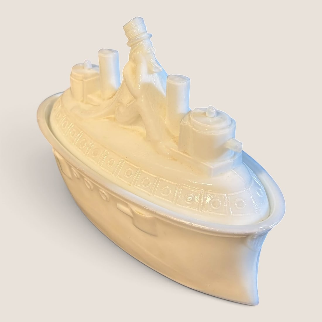 1898-1900 " Uncle Sam Battleship " Covered Milk Glass Dish: Antique " Uncle Sam Battleship ", covered milk glass dish, made to commemorate the Spanish-American War, 6 3/4 inch, excellentWe offer effecient & affordable in-house shipping on all items in this