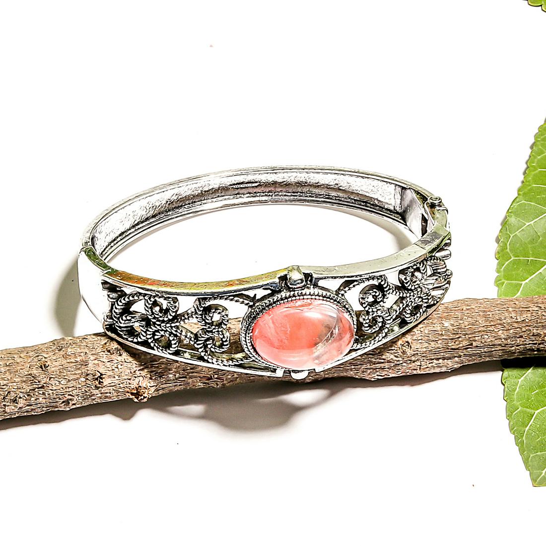 PINK AGATE GEMSTONE SILVER PLATED BRACELET BANGLE: PRODUCT TYPE : BANGLE/BRACELET , MAIN STONE : AGATE , MAIN STONE SIZE : 13X18 , MAIN STONE SHAPE : OVAL , MAIN STONE COLOR : PINK , METAL : WHITE BRASS , METAL PURITY : SILVER PLATED , BANGLE WEIGHT :