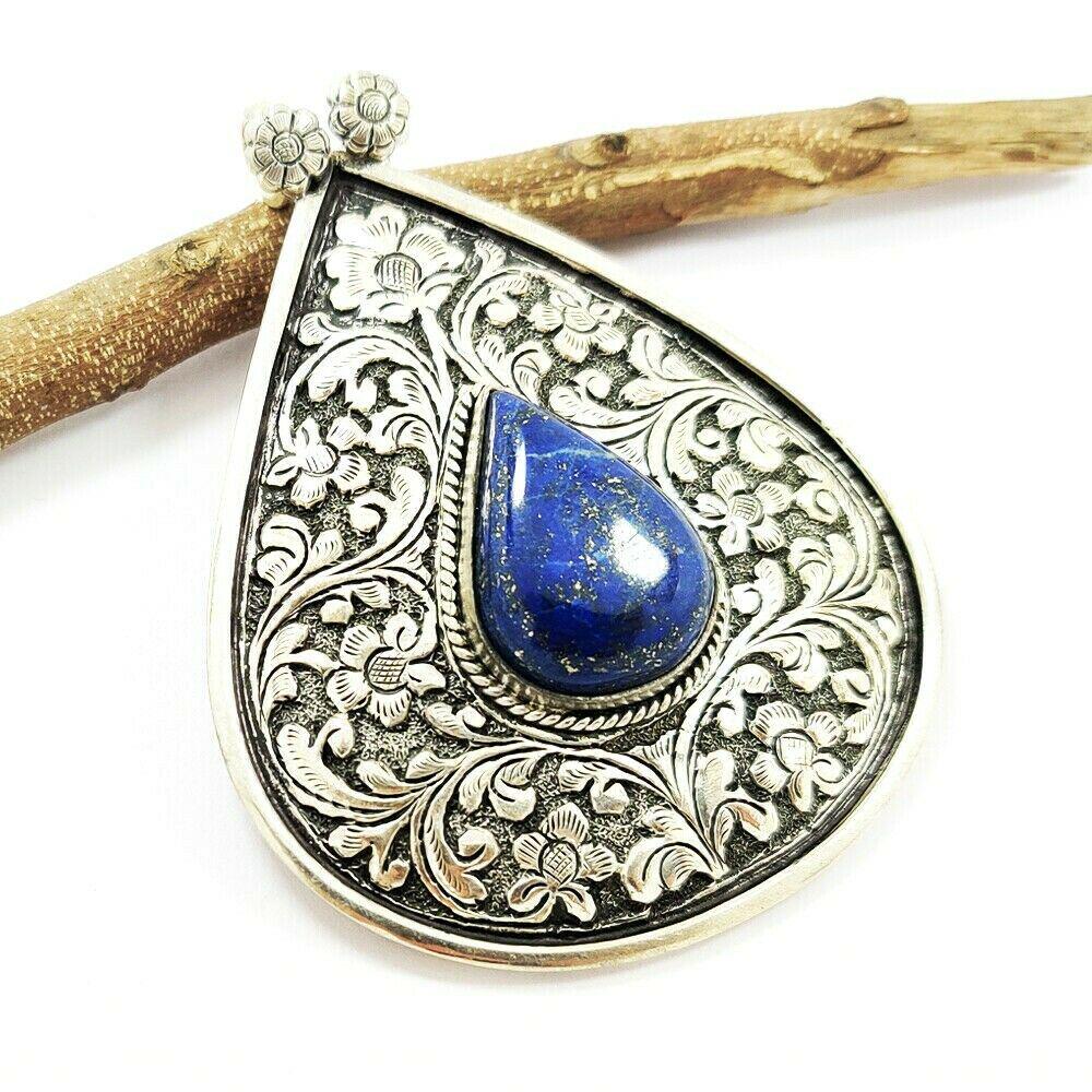 LAPIS LAZULI 92.5 STERLING SILVER VINTAGE PENDANT: LAPIS LAZULI 92.5 STERLING SILVER VINTAGE PENDANT Product Type : PENDANT Main Stone : LAPIS LAZULI Main Stone Shape : PEAR Main Stone Size : 23X19 MM Main Stone Color : BLUE Metal : STERLING SILVER Me