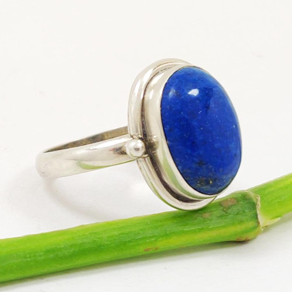 LAPIS LASULI GEMSTONE 92.5 STERLING SILVER RING: ITEM : RING MAIN STONE : LAPIS LAZULI MAIN STONE SHAPE : OVAL MAIN STONE SIZE : 16X12 MM MAIN STONE COLOR : BLUE METAL : STERLING SILVER METAL PURITY : 92.5 RING SIZE : 9 RING WEIGHT : 6.1 GRAM PRODUC