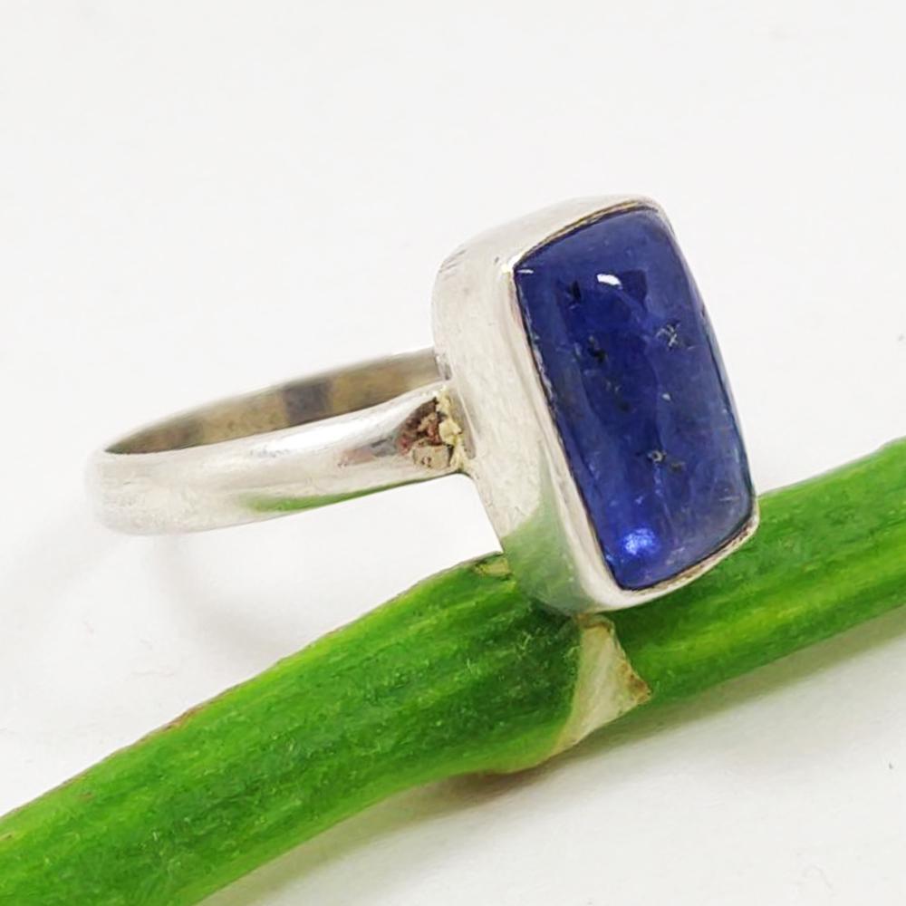 TANZANITE GEMSTONE 92.5 STERLING SILVER RING: ITEM : RING MAIN STONE : TANZANITE MAIN STONE SHAPE : OCTAGON MAIN STONE SIZE : 10X6 MM MAIN STONE COLOR : BLUE METAL : STERLING SILVER METAL PURITY : 92.5 RING SIZE : 6.5 RING WEIGHT : 2.67 GRAM PROD