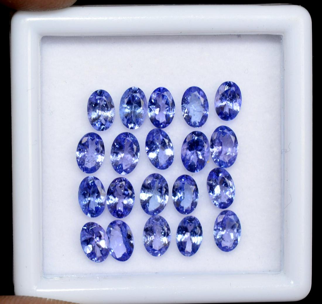 Natural Tanzanite 6x4 MM Oval Faceted Cut 25 Pieces: Natural Tanzanite 6x4 MM Oval Faceted Cut 25 Pieces Gemstone : Tanzanite Shape : Oval Size : 6x4 MM Type : Faceted Cut Color : Violet Quantity : 25 Pieces Weight : 13 Carats Country of Origin : Tanzan