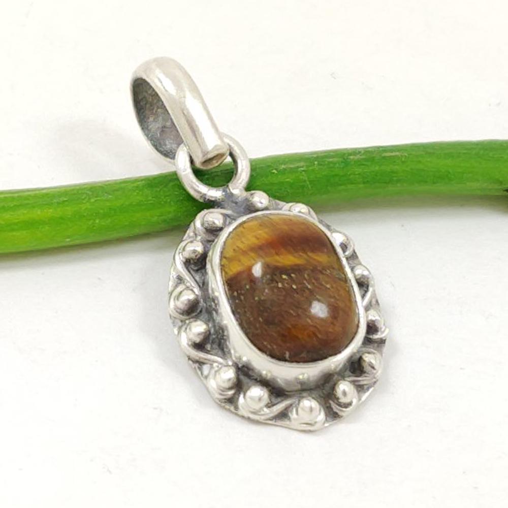 TIGER'S EYE GEMSTONE 92.5 STERLING SILVER PENDANT: ITEM : PENDANT MAIN STONE : TIGER'S EYE MAIN STONE SHAPE : OVAL MAIN STONE SIZE : 8X11 MM MAIN STONE COLOR : BROWN METAL : STERLING SILVER METAL PURITY : 92.5 PENDANT SIZE : 1 INCHES PENDANT WEIGHT : 