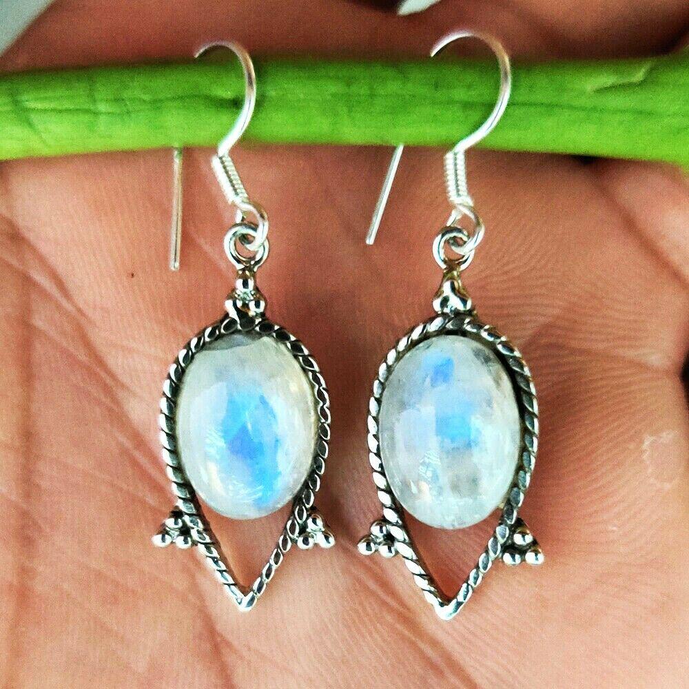 RAINBOW MOONSTONE 925 STERLING SILVER EARRING: RAINBOW MOONSTONE 925 STERLING SILVER EARRING Product Type : EARRING Main Stone : RAINBOW MOONSTONE Main Stone Shape : OVAL Main Stone Size : 10X14 MM Main Stone Color : MULTICOLOR Metal : STERLING SI