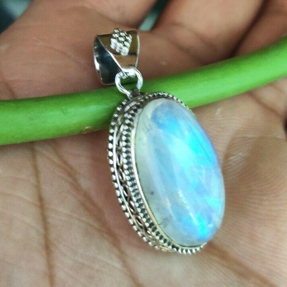 RAINBOW MOONSTONE 925 STERLING SILVER PENDANT: RAINBOW MOONSTONE 925 STERLING SILVER PENDANT Product Type : PENDANT Main Stone : RAINBOW MOONSTONE Main Stone Shape : OVAL Main Stone Size : 14X23 Main Stone Color : MULTICOLOR Metal : STERLING SILVE