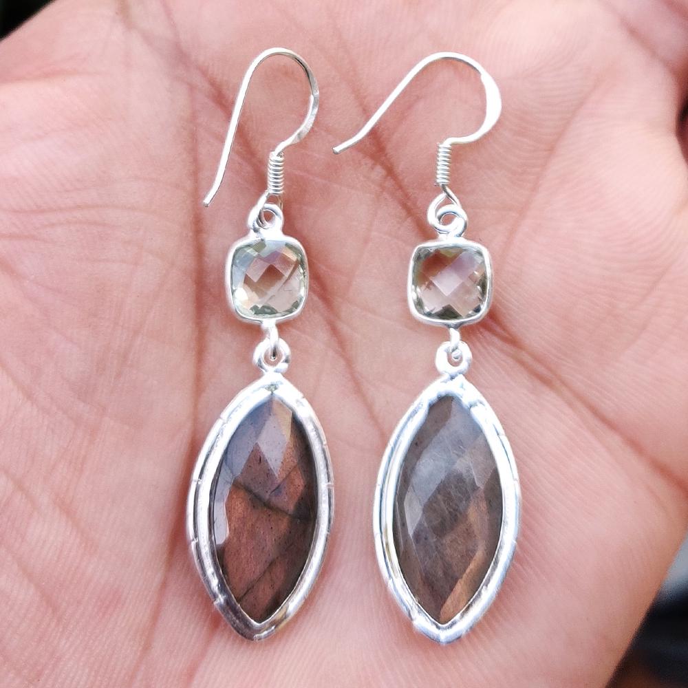 LABRADORITE & GREEN AMETHYST 92.5 STERLING SILVER: LABRADORITE & GREEN AMETHYST 92.5 STERLING SILVER EARRING Product Type : EARRING Main Stone : LABRADORITE & GREEN AMETHYST Main Stone Shape : MARQUISE Main Stone Size : 10X20 MM Main Stone Color : MUL