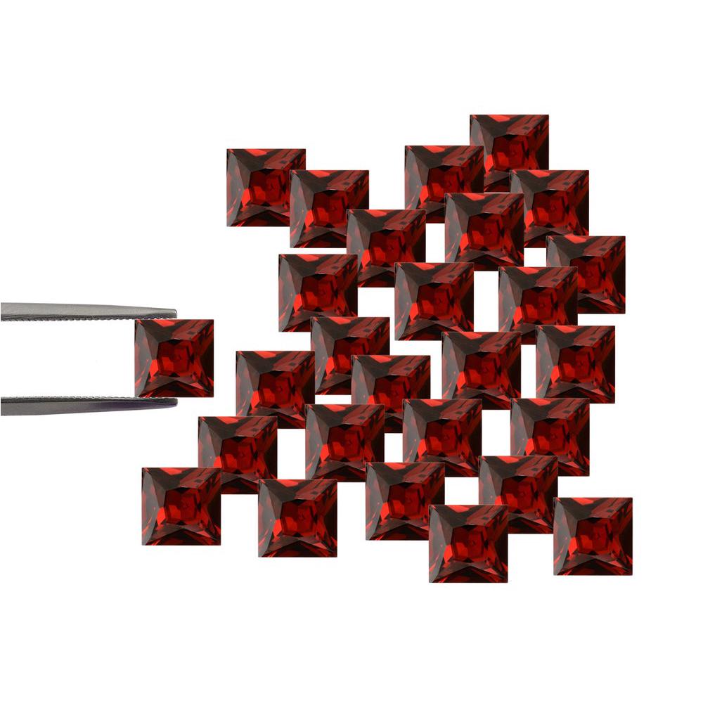 Natural Red Garnet 4x4 MM Square Faceted Cut 100 Pieces: Natural Red Garnet 4x4 MM Square Faceted Cut 100 Pieces Gemstone : Red Garnet Shape : Square Size : 4x4 MM Type : Faceted Cut Color : Red Quantity : 100 Pieces Weight : 38 Carats Country of Origin : M