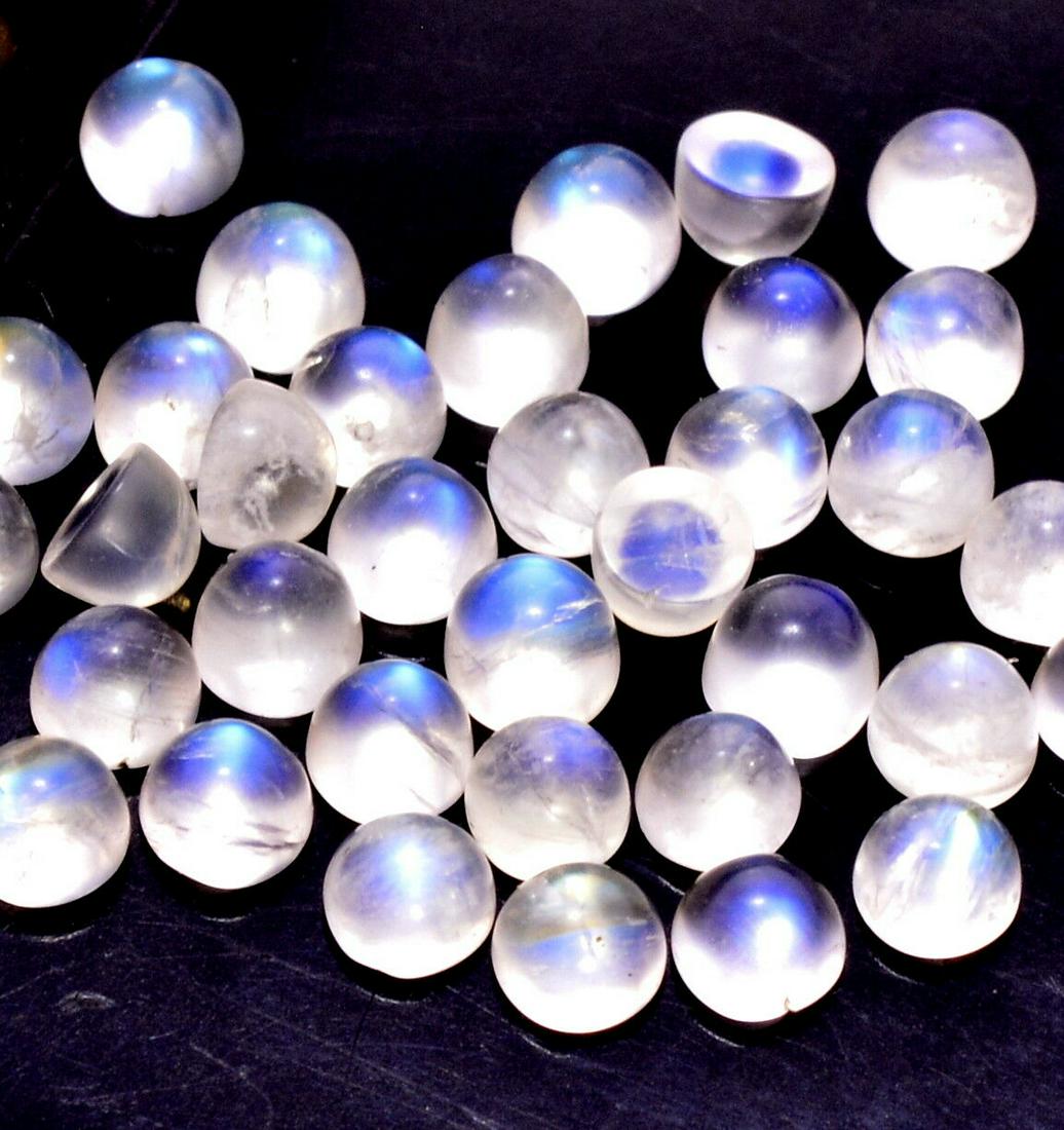 Natural Rainbow Moonstone 3.5 MM Round Cabochon 250: Natural Rainbow Moonstone 3.5 MM Round Cabochon 250 Pieces Gemstone : Rainbow Moonstone Shape : Round Size : 3.5 MM Type : Cabochon Color : Rainbow Quantity : 250 Pieces Weight : 55 Carats Country of 