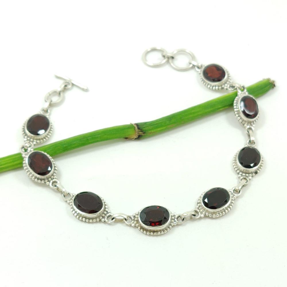GARNET GEMSTONE 92.5 STERLING SILVER BRACELET: ITEM : BRACELET MAIN STONE : GARNET MAIN STONE SHAPE : OVAL MAIN STONE SIZE : 7X9 MM MAIN STONE COLOR : RED METAL : STERLING SILVER METAL PURITY : 92.5 BRACELET SIZE : 8" (WITH ADJUSTABLE LINK) INCHES