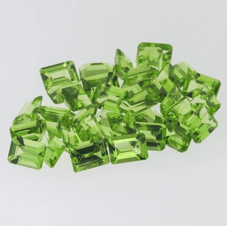 Natural Peridot 7x5 MM Octagon Faceted Cut 25 Pieces: Natural Peridot 7x5 MM Octagon Faceted Cut 25 Pieces Gemstone : Peridot Shape : Octagon Size : 7x5 MM Type : Faceted Cut Color : Green Quantity : 25 Pieces Weight : 25 Carats Country of Origin : Myanm