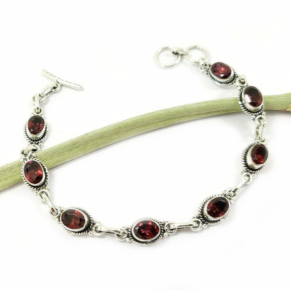GARNET 92.5 STERLING SILVER BRACELET: GARNET 92.5 STERLING SILVER BRACELET Product Type : BRACELET Main Stone : GARNET Main Stone Shape : OVAL Main Stone Size : 7X5 MM Main Stone Color : RED Metal : STERLING SILVER Metal Purity : 92.5 Bra